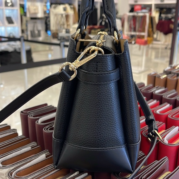 Michael Kors Reed Small Satchel Crossbody Center Zip Bag
Color: Black
NWT - Picture 6 of 16